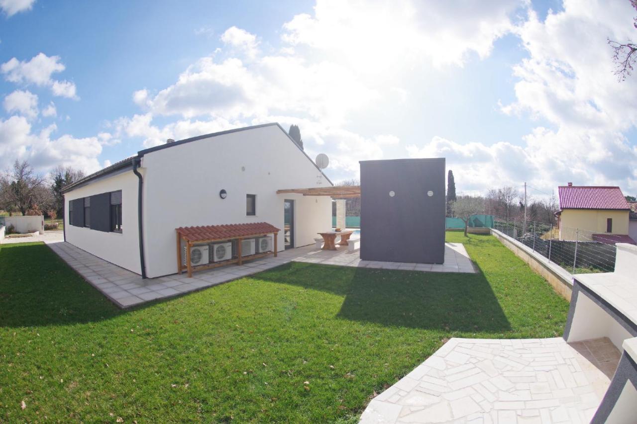 Villa Beautiful With Private Pool On Peaceful Location, Village Sveti Kirin *